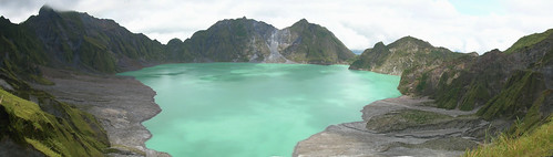 pinatubo crater lake panorama 2