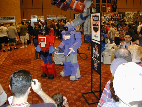 Botcon 2005 - Frigg'n awesome Shockwave costume!