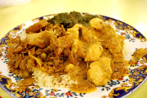 This'n'That, Manchester - Chicken, spinach and cabbage curry with rice