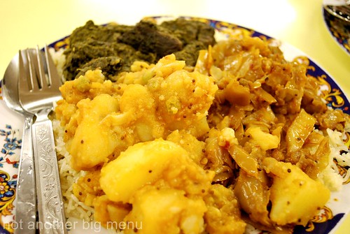 This'n'That, Manchester - Potato, spinach and cabbage curry with rice