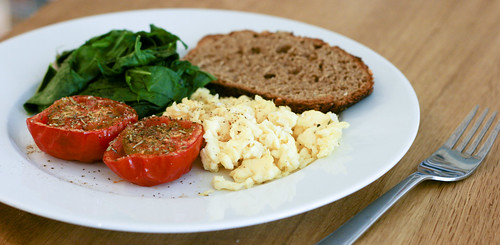 Scrambled Eggs with Grilled Tomato, Steamed Spinach and Whole Wheat No Knead Toast