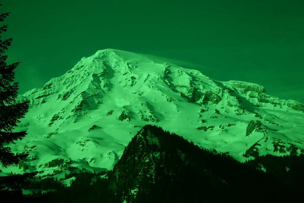 Mount Rainier using green filter