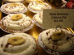 mini banana cream pie