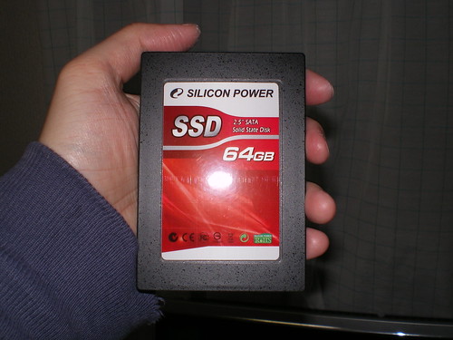 SSDは手のひらサイズ