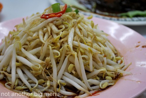 Jalan Gasing chicken rice beansprouts