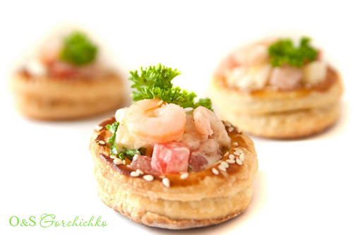 Валованы с салатом из креветок | Volauvenеs with shrimp salad