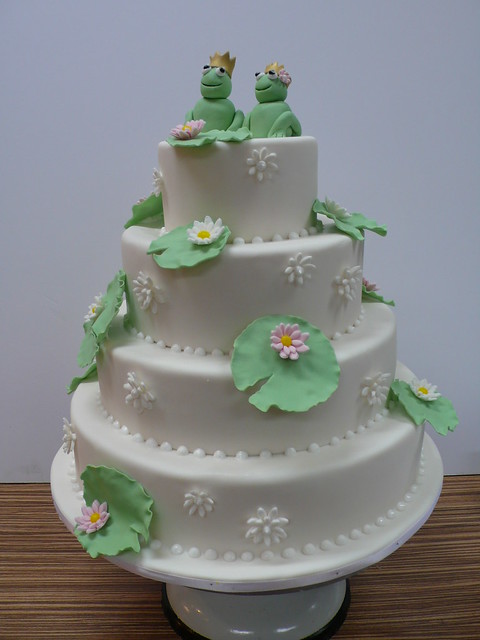 princess and frog cake designs. Princess Bride Kissing Frog