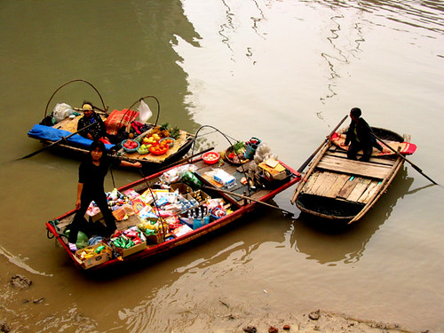 Ha Long - Boat Peddlers 2