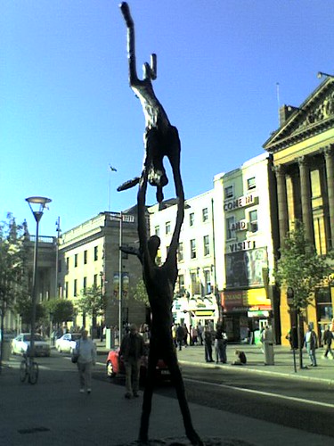 statues in O'connell street 3