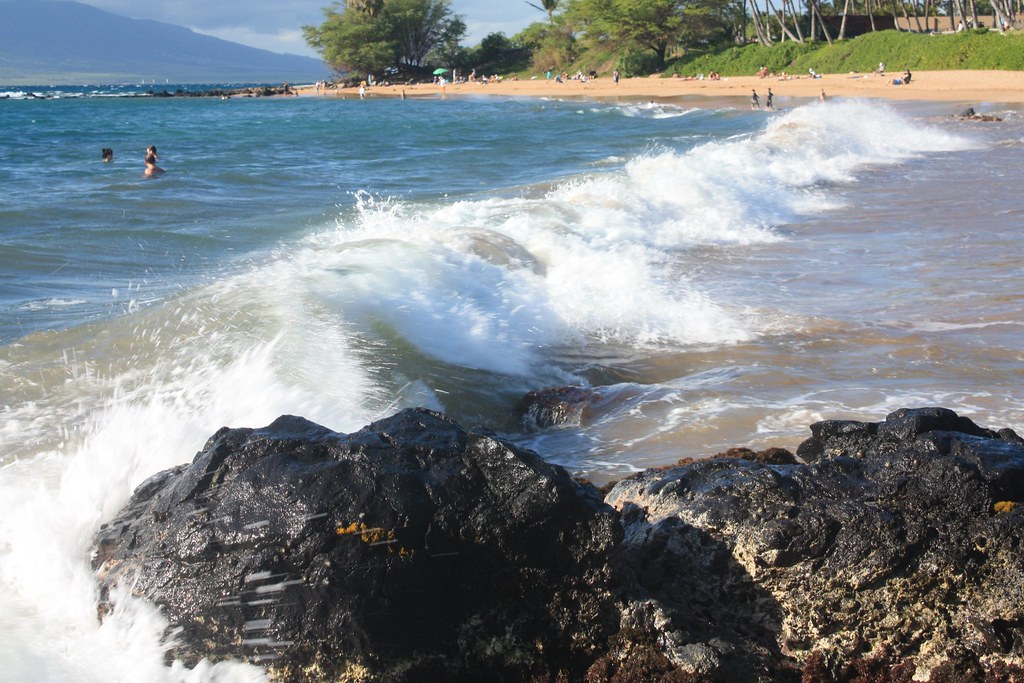 Waves at Ulua
