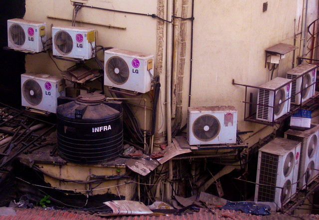 AIR CONDITIONER LG OR SAMSUNG