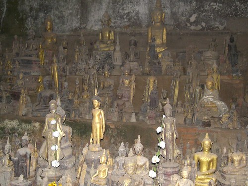 The buddha Statues in Pak Ou cave