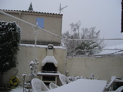 snow decorating Provençale life