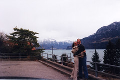 Alpes 182 - O lago os Alpes e o casal