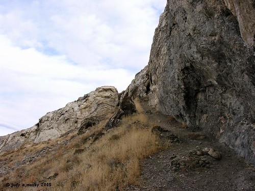Looking  up the trail to Lovelock Cave
