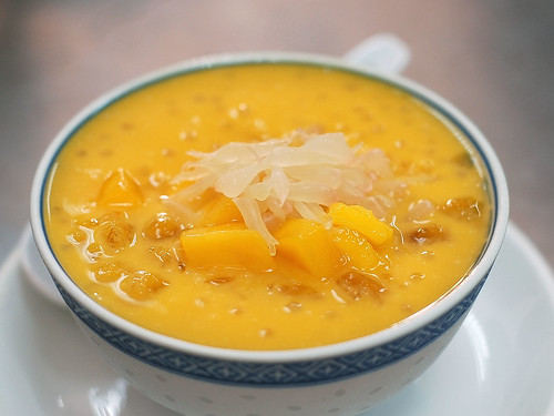 Mango sago with pomelo