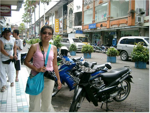Lydiefa at one of Kuta shopping district