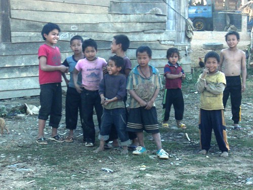 Village Children along the road to Phonsovan