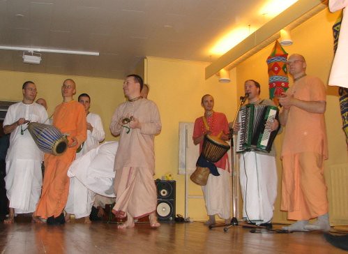 Chant and sway with Hare Rama Hare Krishna