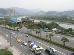 從小碧潭捷運站看新店溪
