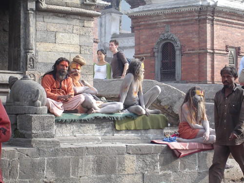 Yoghini la templul Pashu-Pati in Kathmandu, Nepal