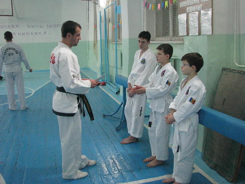 Examenul Taekwon-Do în grupul lui Sergiu Filat  și Ion Druță (16 februarie 2010)