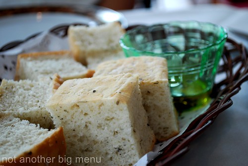 Modesto's, S'pore - Bread, olive oil, balsamic vinegar