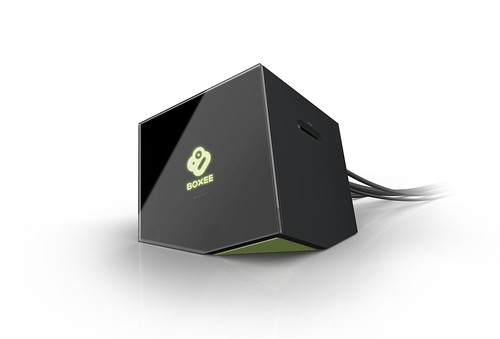 Main_Boxee_Box_With_Cables_BLACK.663