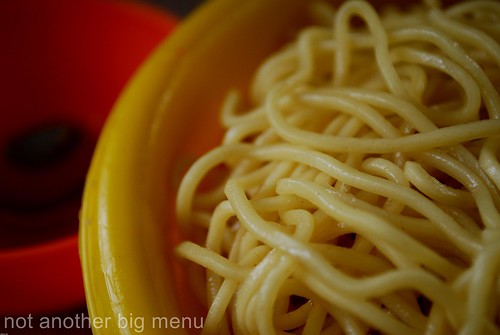 M'sian cooking - Yellow noodles 2