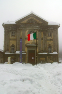 Italian flag at chiesa