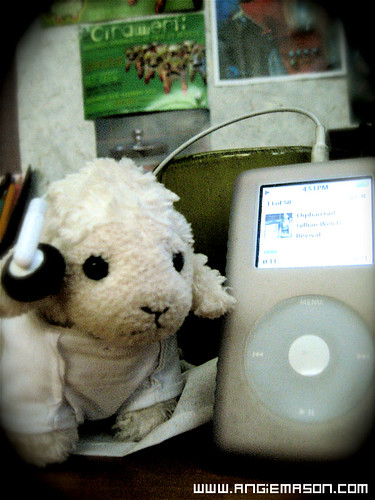 SOmetimes I like to listen to music for inspiration or just to take my mind off work ^___^