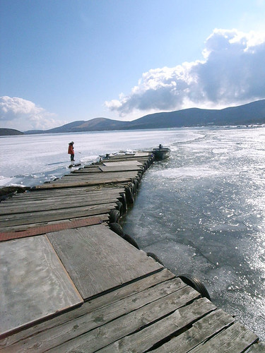the lake yamanaka(near the mt.fuji) is frozen over
