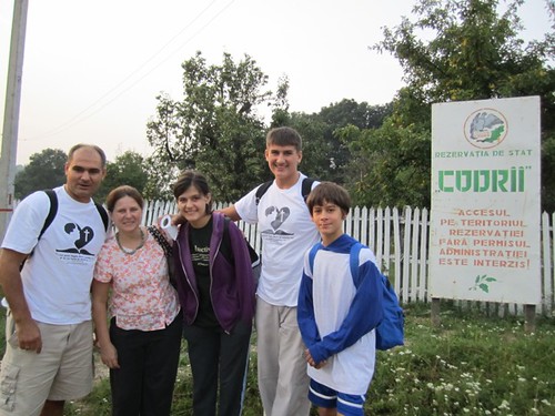 Familia Filat începe călătoria prin codri din satul Stejăreni