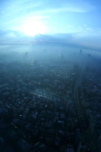 Tokyo smoggy sky 01