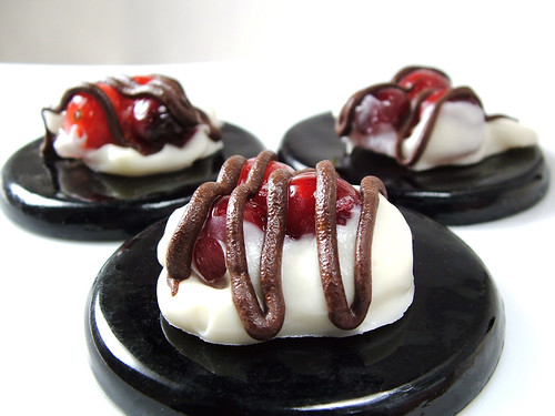Whole candied cranberry chocolates