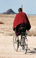 Massai auf dem Fahrrad