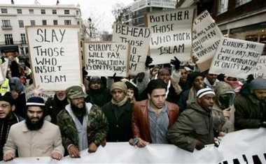 Muslim anti-cartoon protesters demonstrate their tolerence in London (AP Photo)
