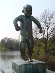 Statue d'un bébé