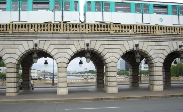 Paris-Metro, street and river