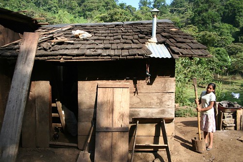 Typical Nicaraguan House, with girl grinding fresh coffee beans, Datanli Diablo Reserve