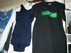右: OTSU Tシャツ