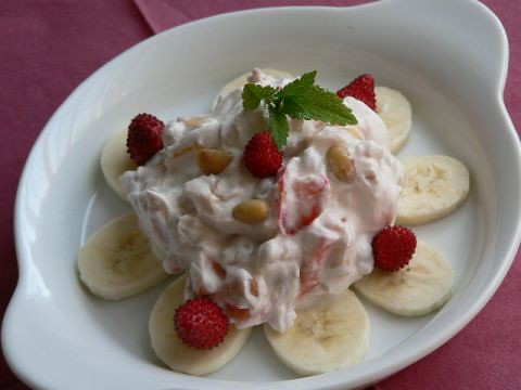 Quark with fruits and soy beans