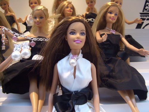 Barbie en vitrine du Printemps à Paris