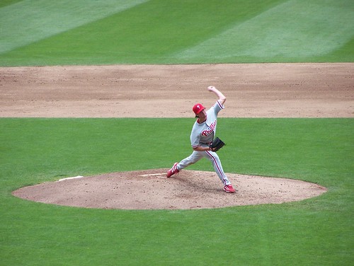Hamels pitches to Guillen 2