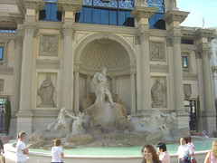 Caesar's Palace - Zeus Statue Well