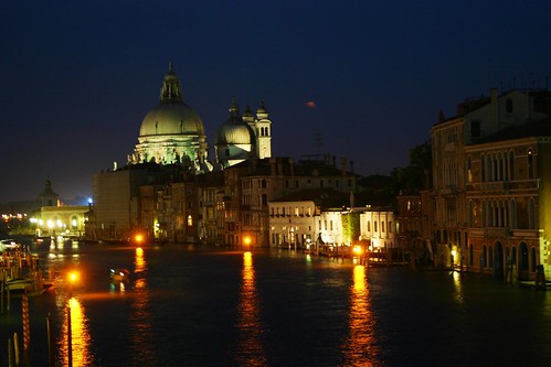 grand-canal-at-night