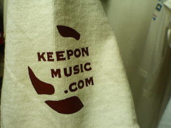 fm.keeponmusic T shirts