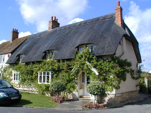 Thatched cottage, Haddenham (by Marvin (PA))