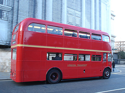 Routemaster in front of St Paul's