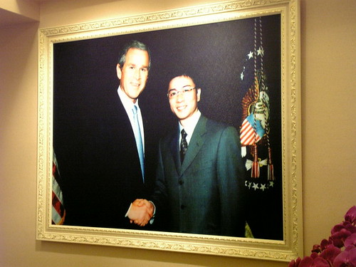 發明人與米國布希總統的合照